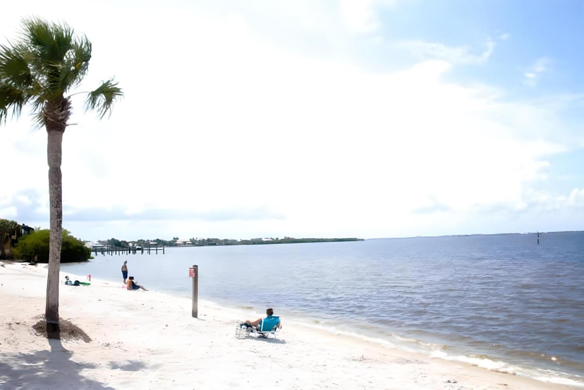 House With A Boatyour Private Waterfront Resort Port Charlotte Extérieur photo