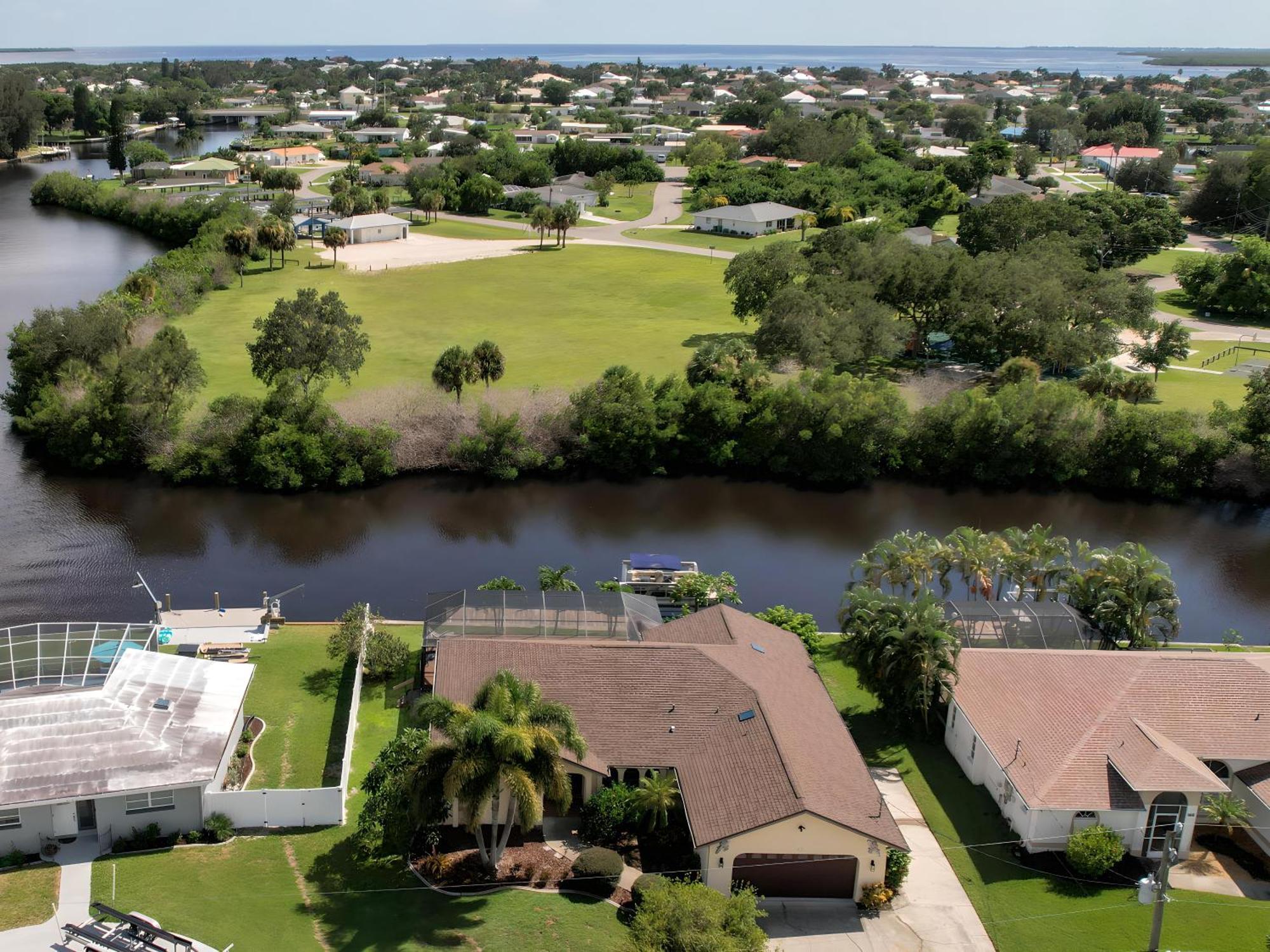 House With A Boatyour Private Waterfront Resort Port Charlotte Extérieur photo